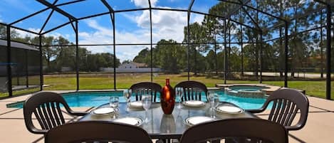 حمام سباحة خارجي