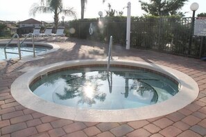 مغطس سبا خارجي