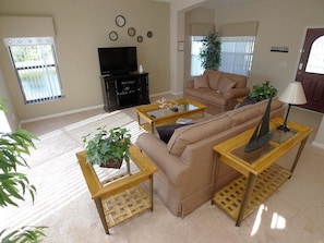 Family House, 4 Bedrooms | Living room