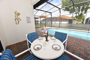 Casa familiar, 4 habitaciones | Balcón