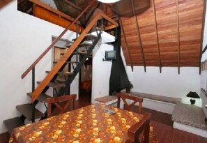 Free cots/infant beds, free WiFi, bed sheets