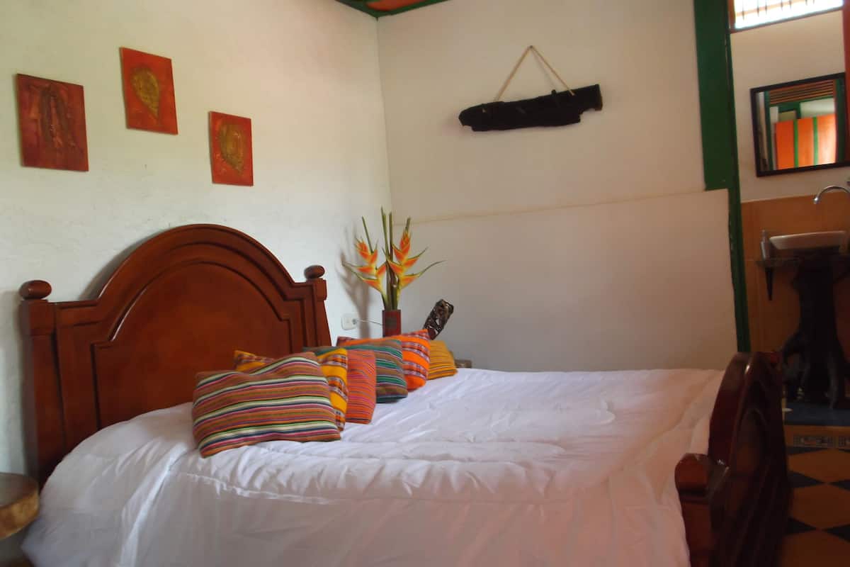 Deluxe Double Room, 1 Queen Bed, Private Bathroom, Garden View | Free WiFi, bed sheets