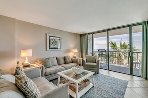 Téléviseur à écran plat, lecteur de DVD