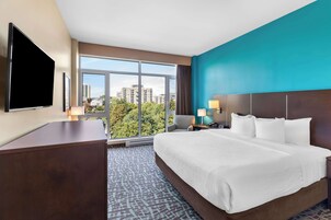 Chambre Standard, 1 très grand lit, non-fumeurs, réfrigérateur | Literie de qualité supérieure, coffres-forts dans les chambres, bureau