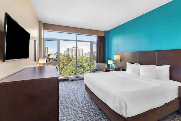 Chambre Standard, 1 trĂšs grand lit, non-fumeur, rĂ©frigĂ©rateur | Literie de qualitĂ©, coffre-fort, bureau, systĂšme dâinsonorisation