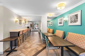 Déjeuner composé de spécialités locales (15 CAD par personne)