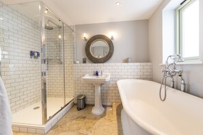 Kahden hengen superior-huone, kylpyhuone makuuhuoneen yhteydessä (Wyton ) | Kylpyhuone