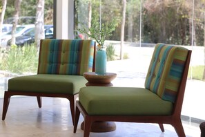 ロビー応接スペース