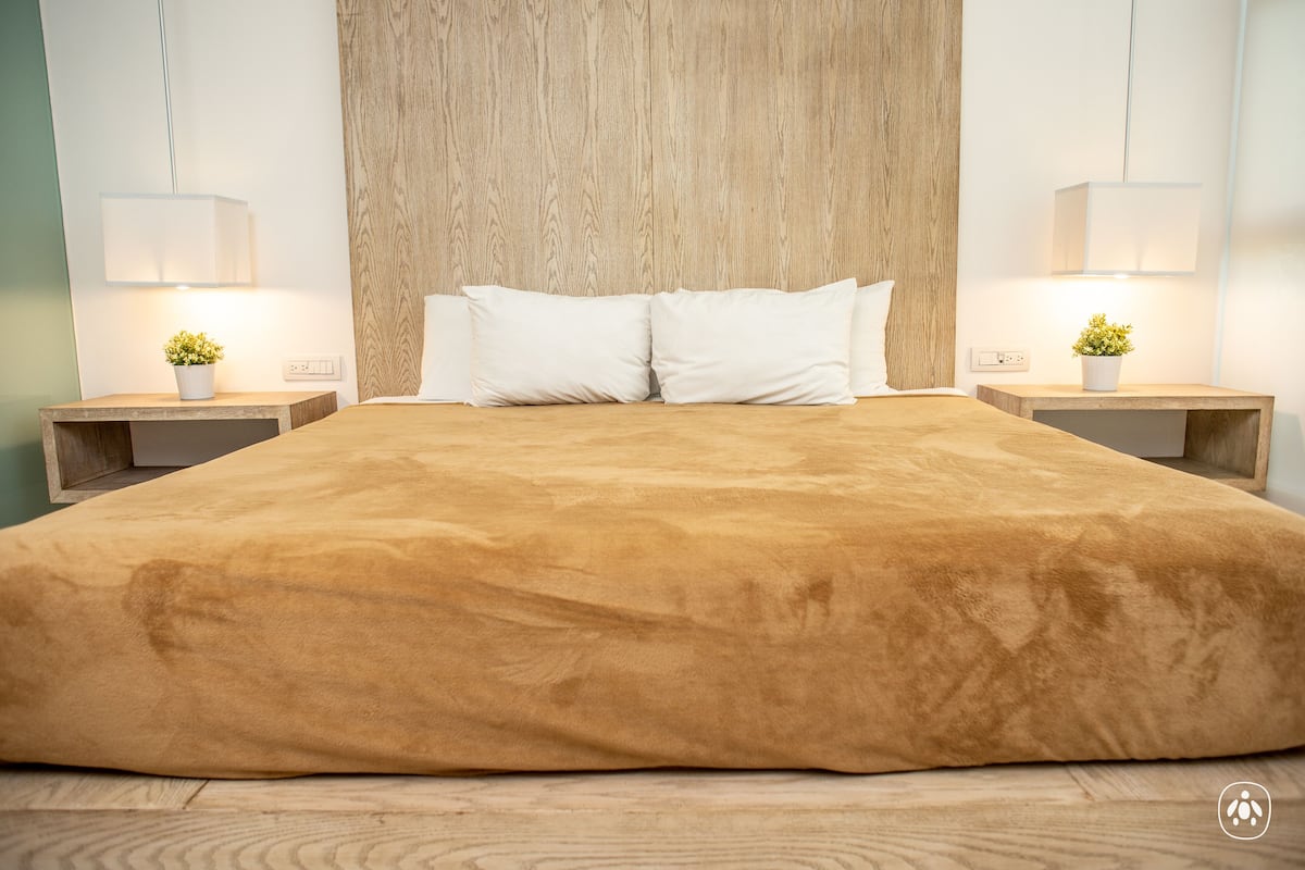 1 Schlafzimmer, hochwertige Bettwaren, Daunenbettdecken