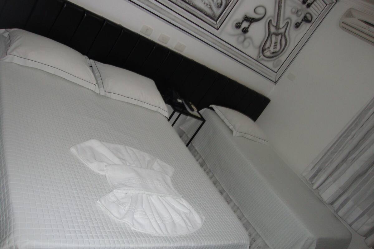 standard apartment | pillow-top beds, minibar, individually decorated, individually furnished