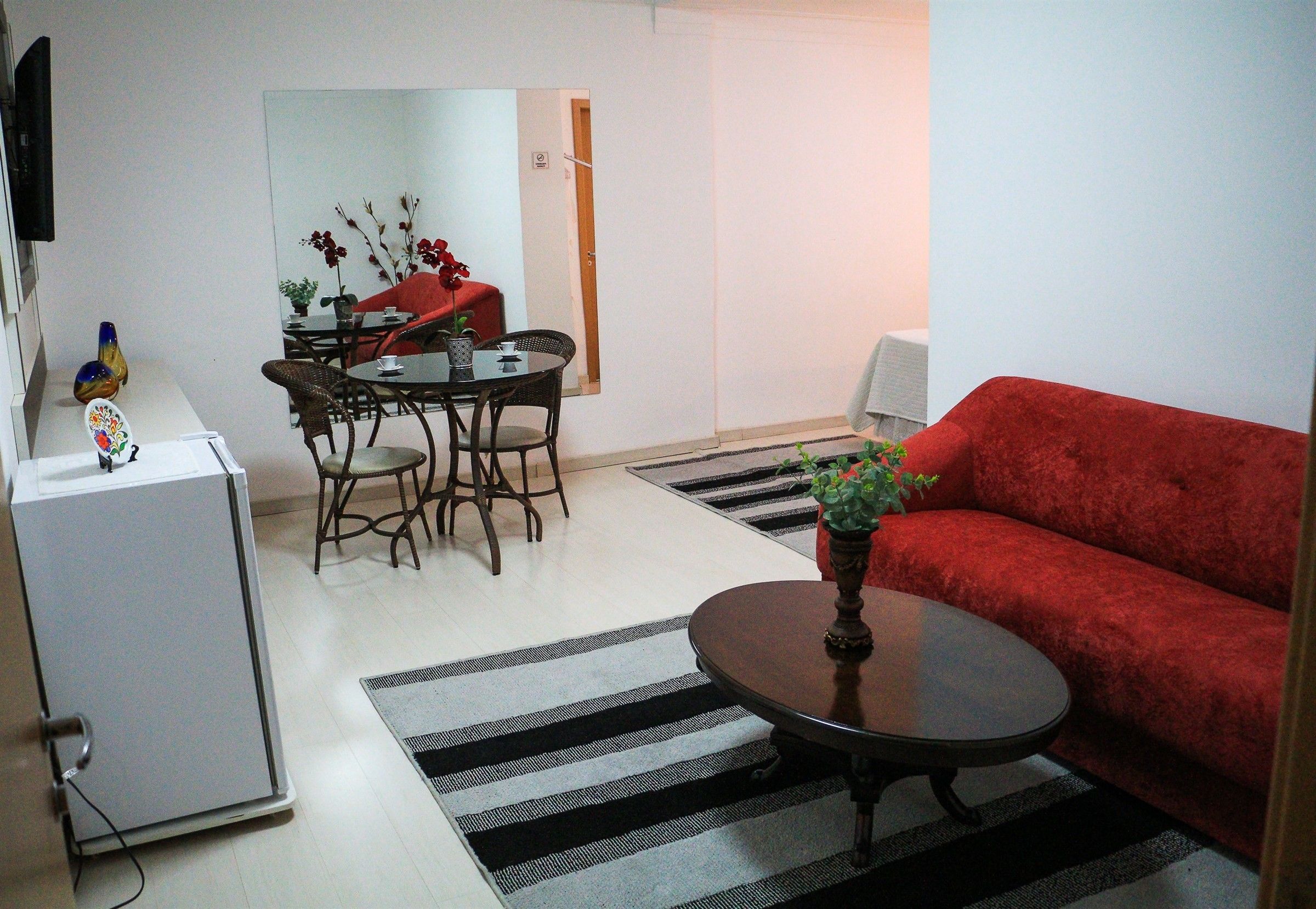 suite (master) | pillow-top beds, minibar, individually decorated, individually furnished