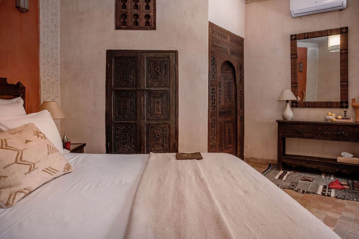 Double Room, Private Bathroom (Isli) | Premium bedding, memory foam beds, WiFi (free), individually decorated