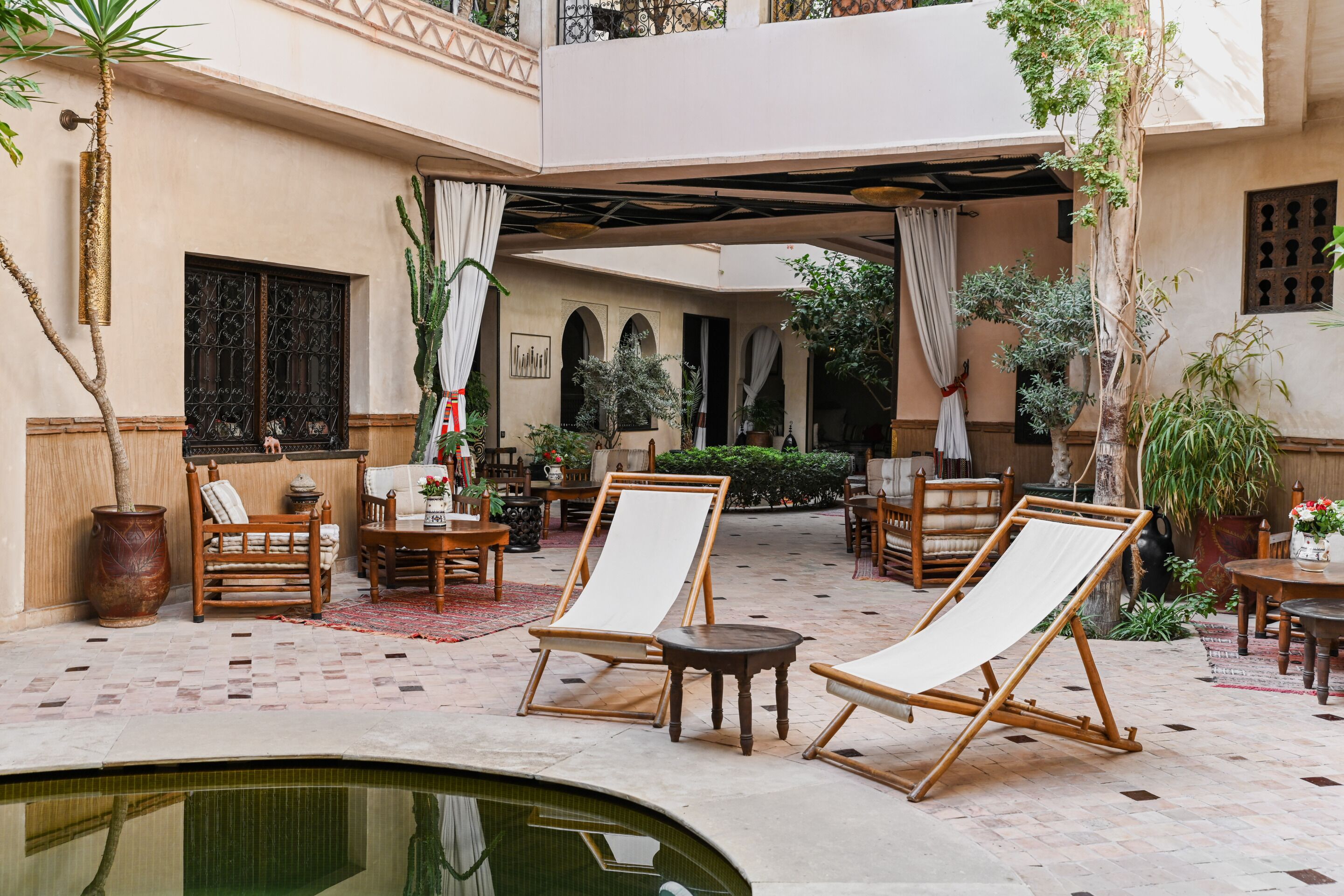 المنشأة من الداخل