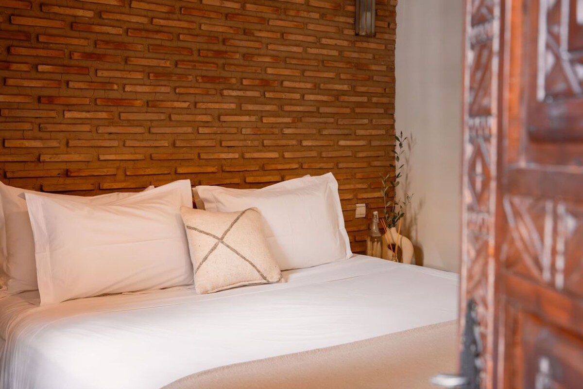 Double Room, Private Bathroom (Amazigh) | Premium bedding, memory foam beds, WiFi (free), individually decorated