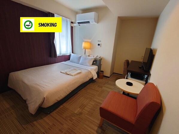 غرفة مزدوجة - للمدخنين | مكتب ومساحة عمل للكمبيوتر المحمول ومكواة/لوح كي وواي فاي مجانًا