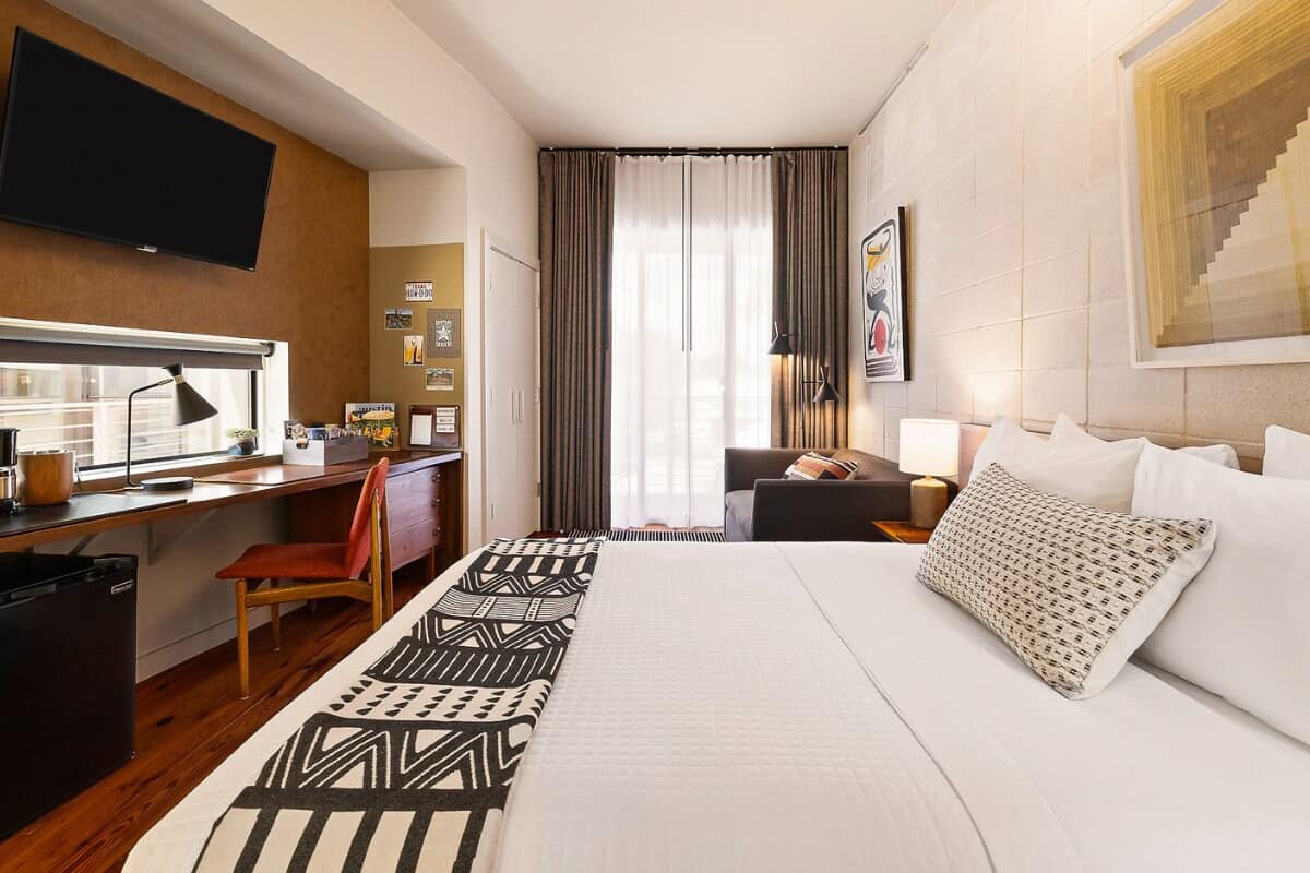 Chambre Double « Premier », 1 grand lit, balcon, côté cour intérieure