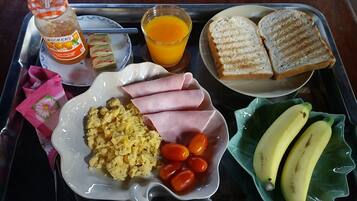 Tägliches Frühstück gegen Gebühr