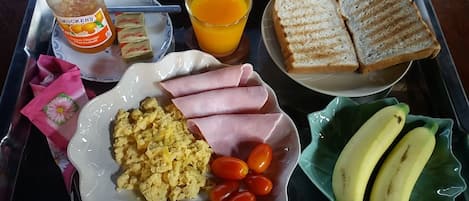 Petit déjeuner servi tous les jours en supplément