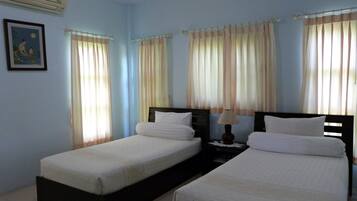 Standard-Doppel- oder -Zweibettzimmer | Schreibtisch, kostenloses WLAN, Bettwäsche