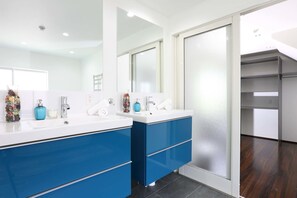 Luxury Chalet, Multiple Bedrooms, Mountain View, Slope side | Bathroom