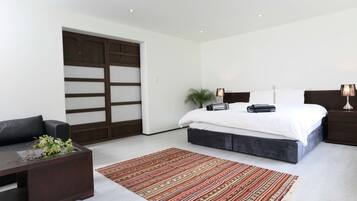 Luksuschalet, useita makuuhuoneita, vuoristonäköala, rinteen puolella