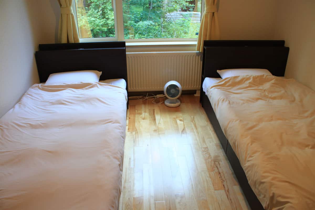 Basic Twin Room, Non Smoking (Chupu) | Desk, free WiFi, bed sheets