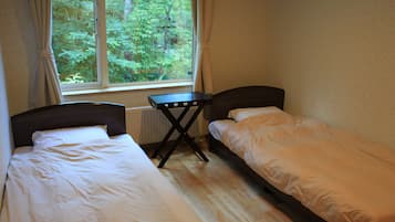Twin Room, Non Smoking (Moshiri) | Desk, free WiFi, bed sheets