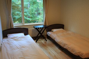 Habitación con 2 camas individuales, no fumadores (Moshiri) | Escritorio, wifi gratis, ropa de cama