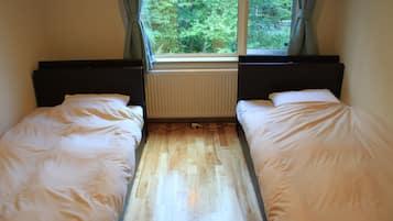 Basic Twin Room, Non Smoking (Nisoru) | Desk, free WiFi, bed sheets