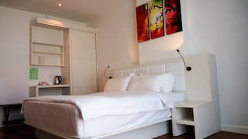 Minibar, in-room safe, desk, iron/ironing board