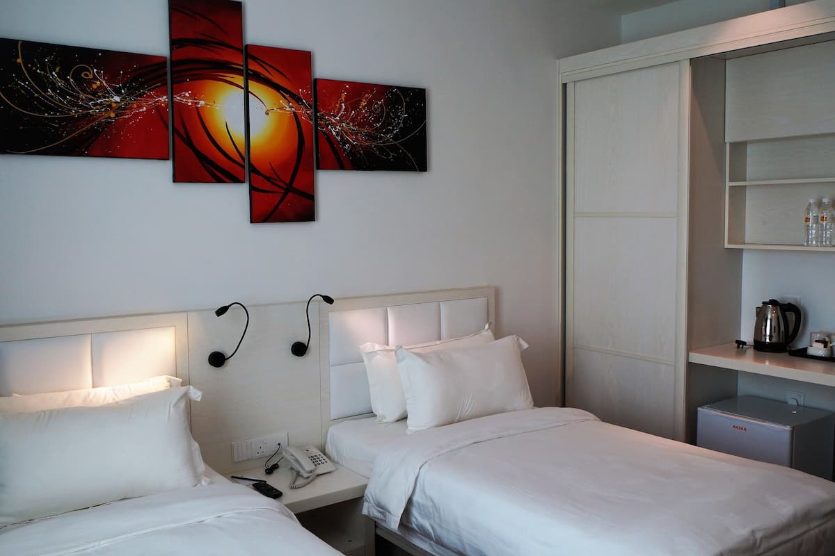 superior twin | 1 bedroom, minibar, in-room safe, desk