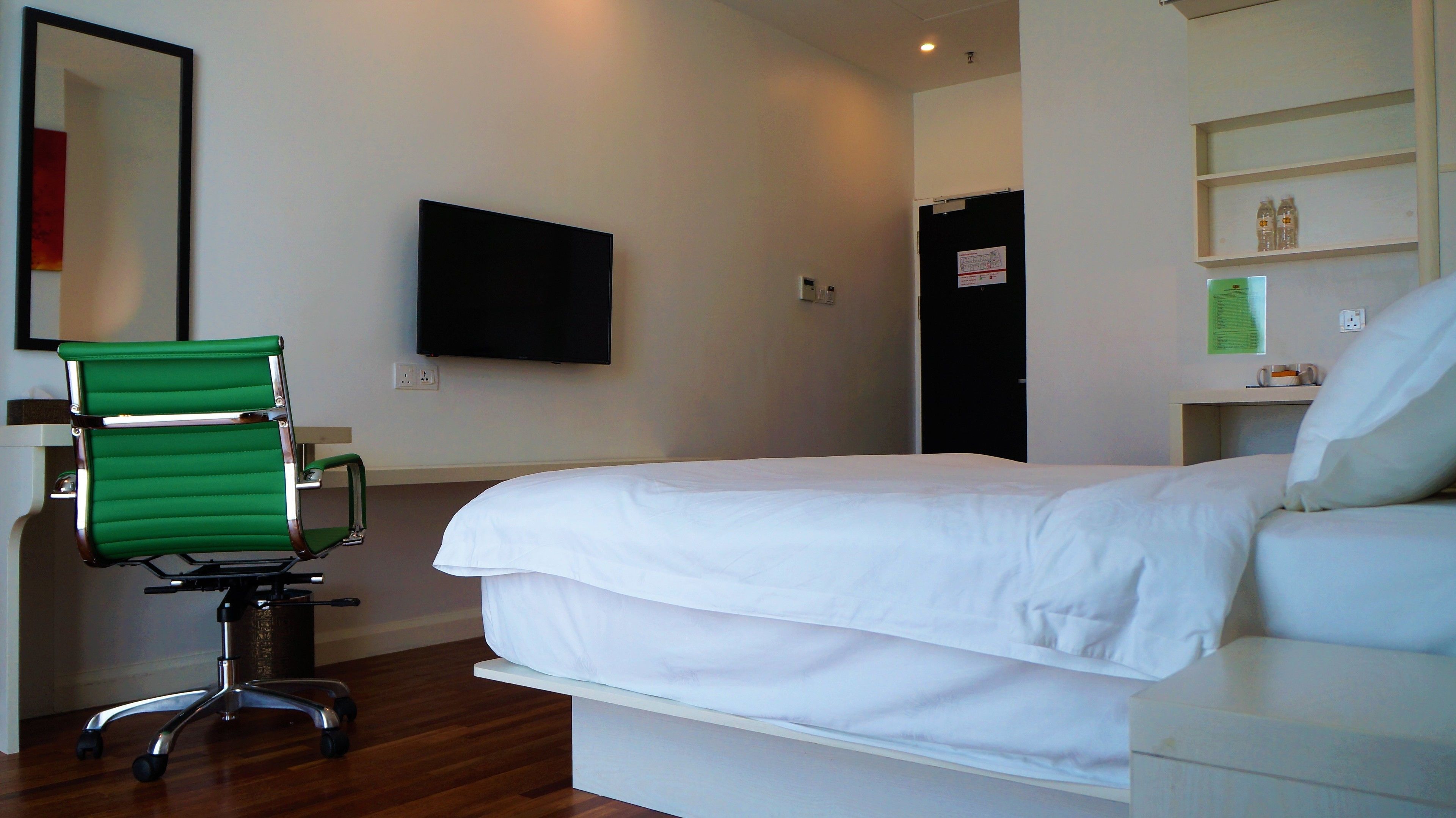 deluxe king | 1 bedroom, minibar, in-room safe, desk