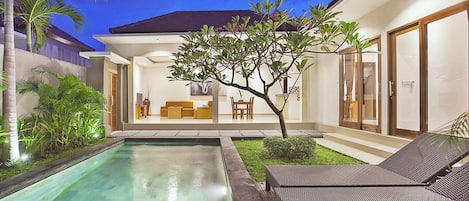 42–tuumainen taulutelevisio, jossa kaapelikanavat