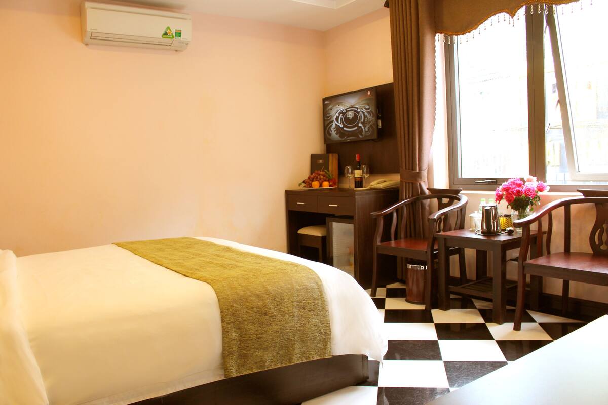 Deluxe Double or Twin Room | Minibar, in-room safe, desk, blackout drapes
