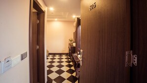迷你吧、客房內保險箱、書桌、遮光布/窗簾