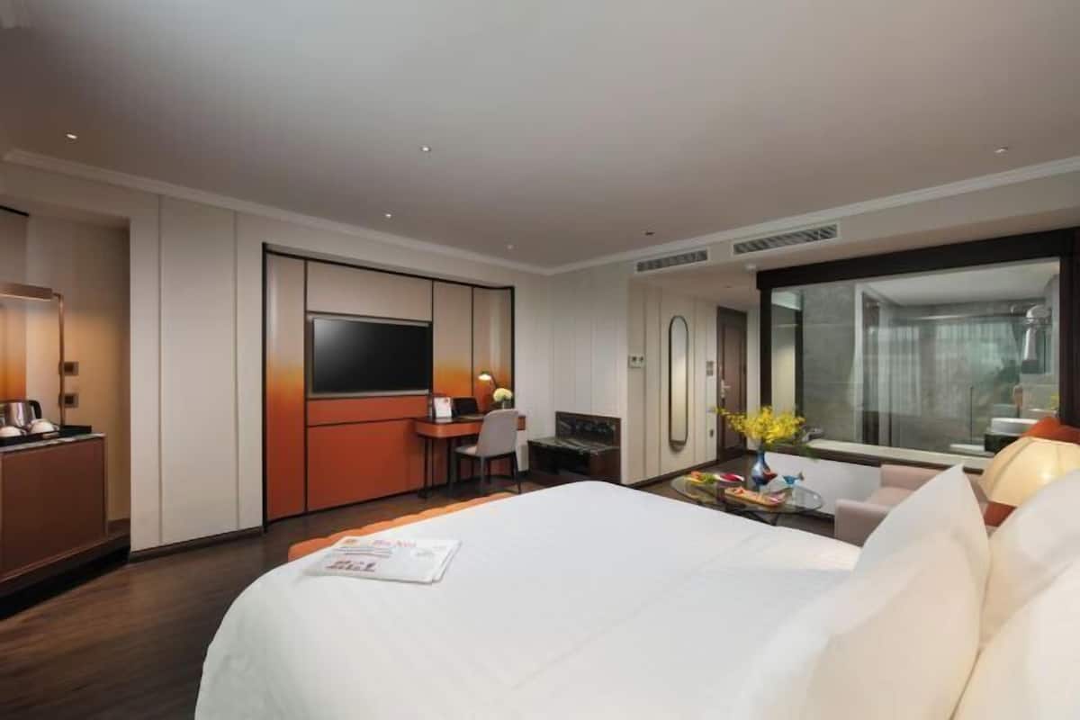 Ropa de cama de alta calidad, minibar, caja fuerte y escritorio