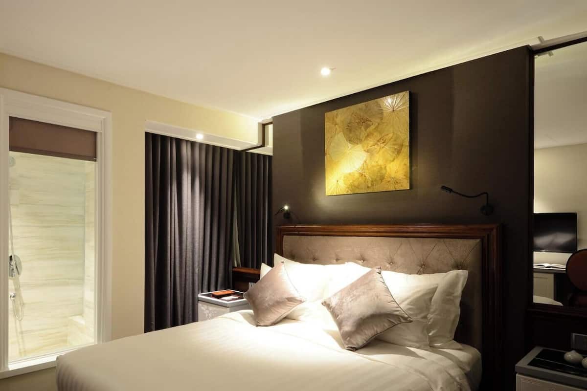Standard Room | Premium bedding, minibar, in-room safe, desk