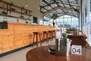 Cafe - Le Eminence Hotel Convention & Resort Ciloto - Puncak (Cipanas)