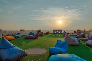 Terrace/patio - Le Eminence Hotel Convention & Resort Ciloto - Puncak (Cipanas)