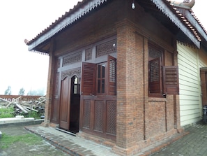 Chambre familiale, salle de bains commune | Bureau, accès au Wi-Fi (inclus)