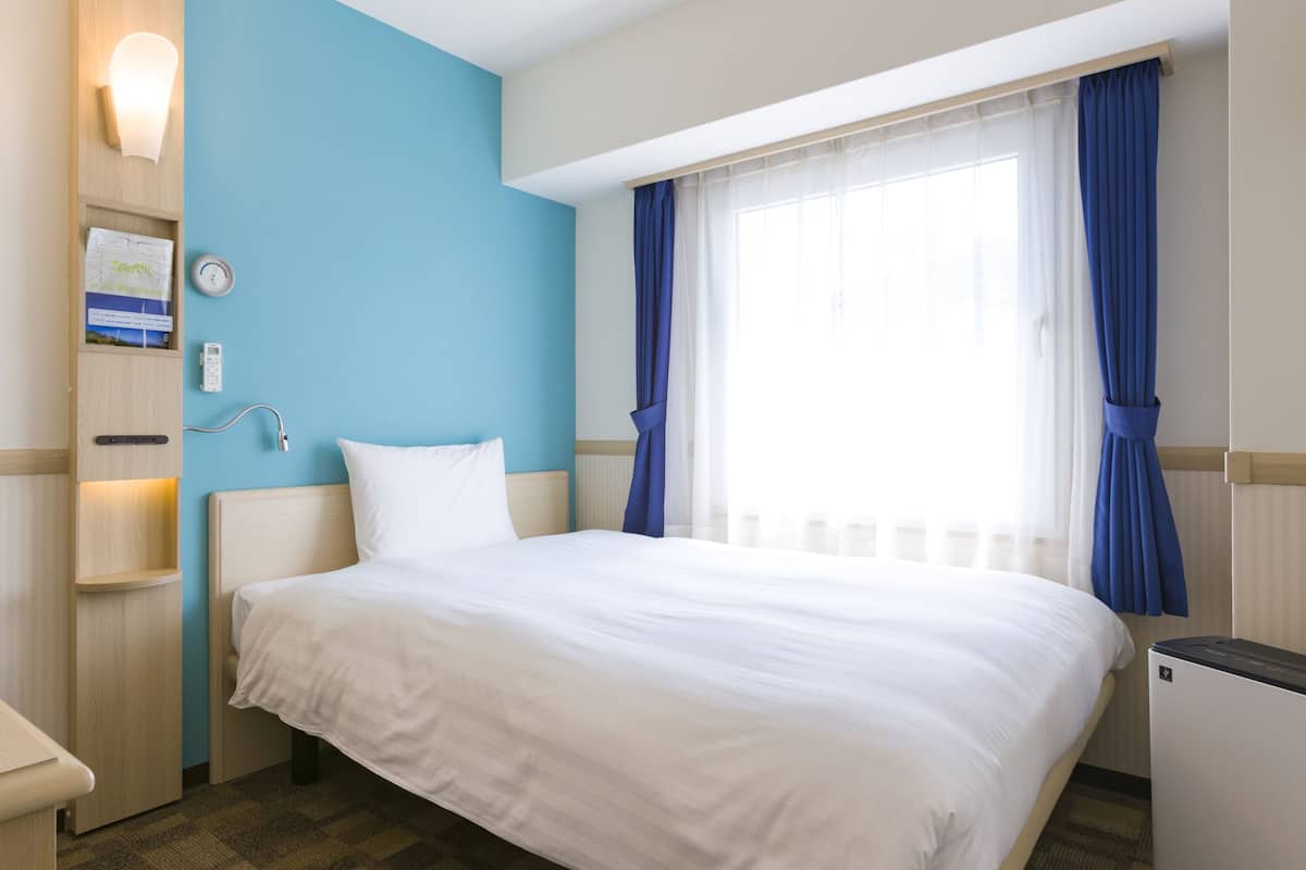 Premium Single Room, Non Smoking | Desk, free WiFi, bed sheets