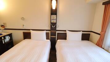 Desk, soundproofing, free WiFi, bed sheets