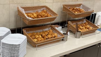 Free daily buffet breakfast