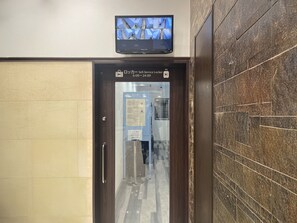 Lockers - Toyoko Inn Shinagawa Konan Tennozu Isle (Tokyo)