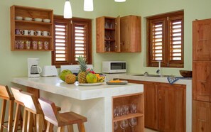 ChaumiÚre Deluxe, 3 chambres | Cuisine privée | Réfrigérateur grande capacité avec congélateur, un four