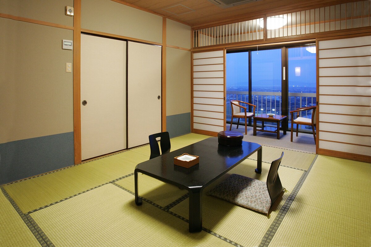 Chambre Tradition (Standard Japanese Style) | Coffres-forts dans les chambres, Wi-Fi gratuit, draps fournis