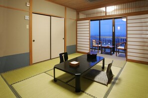 In-room safe, free WiFi, bed sheets