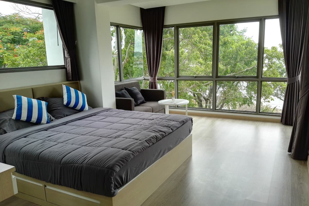 Luxury Beach Front Suites | Kostenlose Minibar, Zimmersafe, individuell dekoriert, Schreibtisch