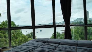 Luxury Beach Front Suites | Free minibar, in-room safe, individually decorated, desk
