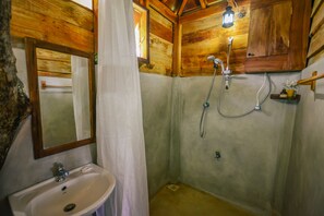 Træhus - 1 soveværelse - bjergudsigt | Badeværelse | Bruser, gratis toiletartikler, hårtørrer, håndklæder